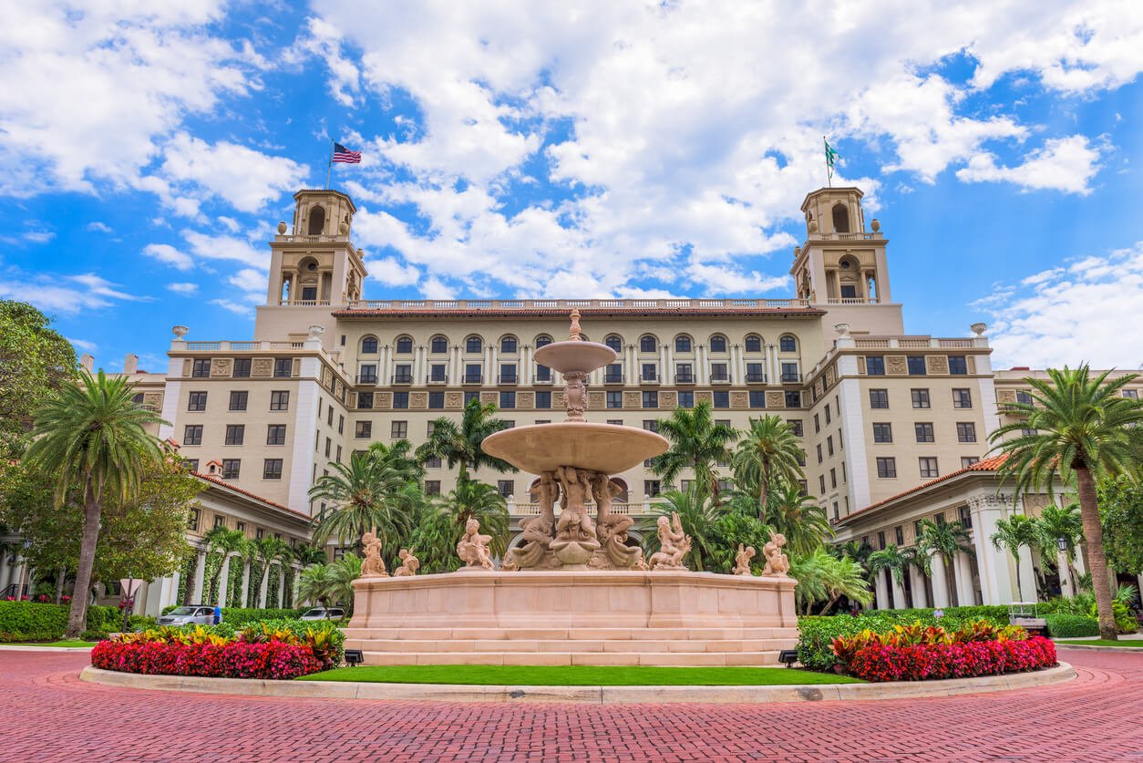 Historic hotel entrance with fountain